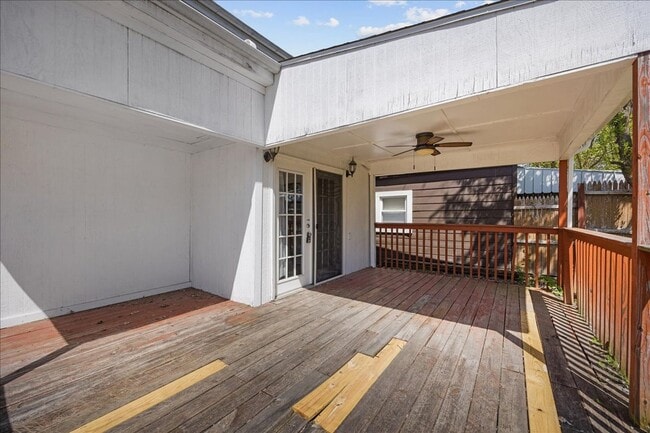 Building Photo - **Charming 2-Bedroom House with Modern Amenities in Beechview**