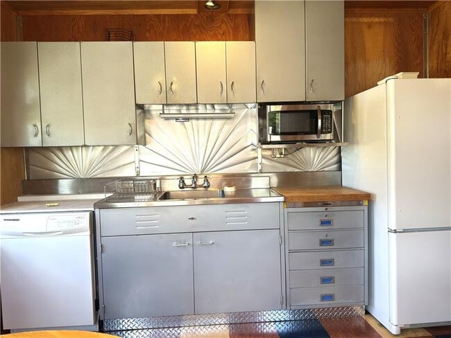 Building Photo - 1317 Beechview Ave
