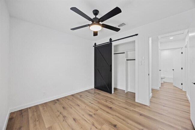 Building Photo - 1500 Chippeway Ln