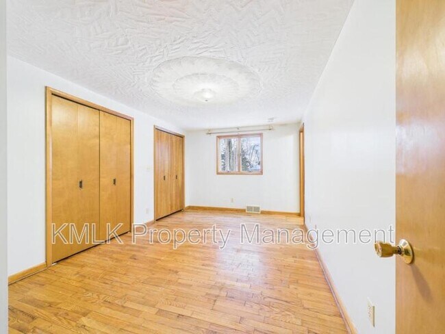 Building Photo - 5743 Brookwood Dr