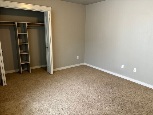 Building Photo - 4526 N Kilee Ave