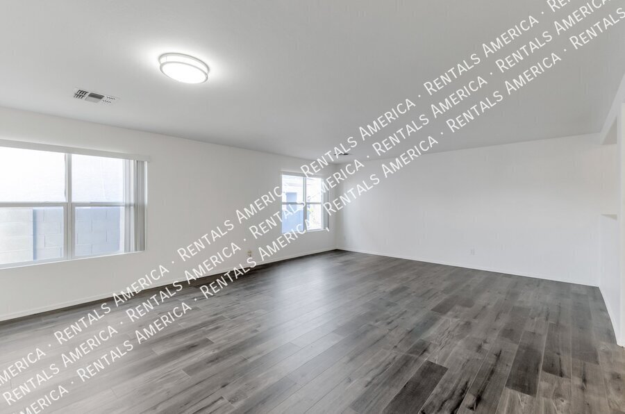 Building Photo - 8476 E Hodgman Pl