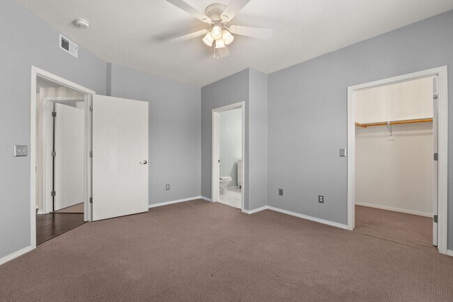 Building Photo - Upscale Condo | 3 Bed / 2 Bath | Garage | ...