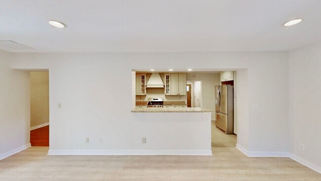 Building Photo - 2844 Goneaway Rd