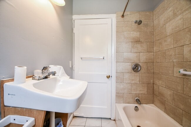 Building Photo - 3319 Holman St