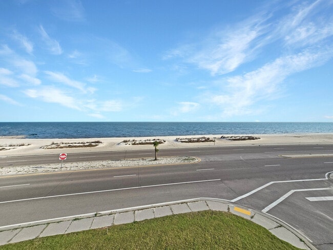 Building Photo - 996 Beach Blvd W