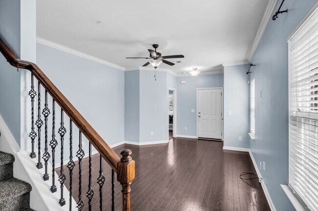 Building Photo - 2031 Hemlock Dr