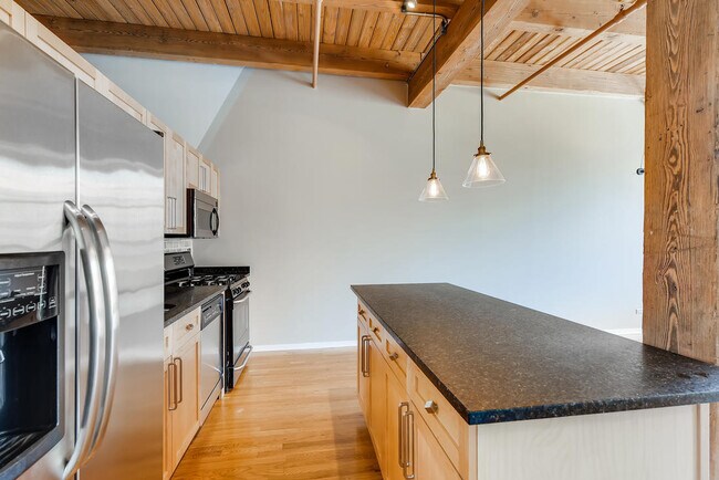 Building Photo - 333 S Desplaines St