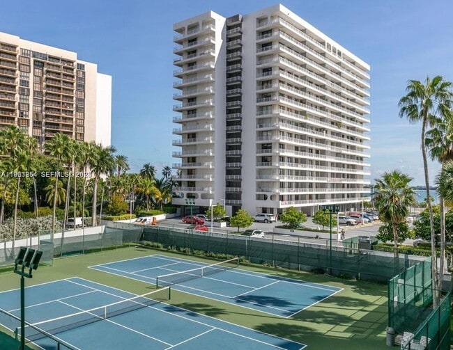 Building Photo - 1541 Brickell Ave