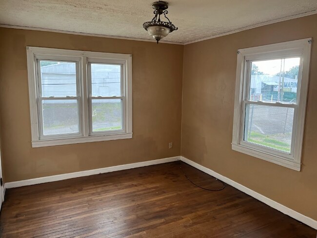 Building Photo - 1322 Emery Xing Rd