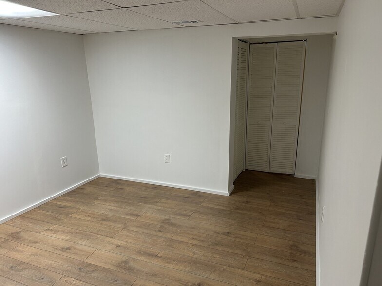 Building Photo - 218 Aster Ln