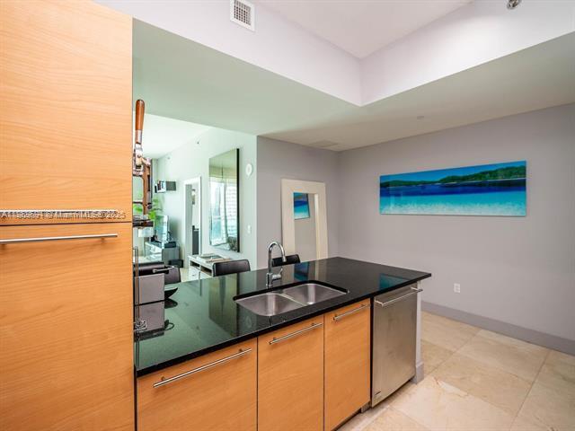 Building Photo - 950 Brickell Bay Dr