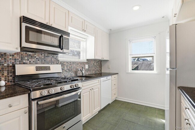 Building Photo - 109 Hillside Pl