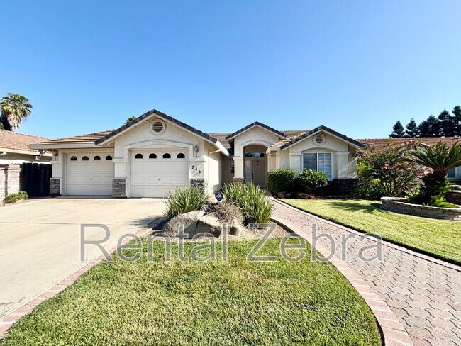 Primary Photo - 746 Wren Ct