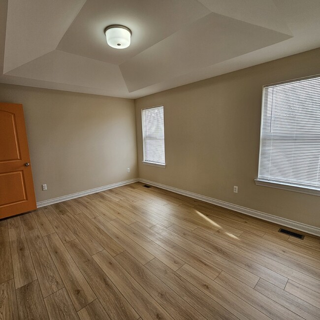 Building Photo - 2 Bedrooms, 2 Full Baths and 2 Car Garage,...