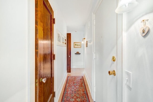 Building Photo - 25 Langdon St