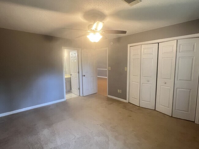 Building Photo - 113 Saddlehorn Dr