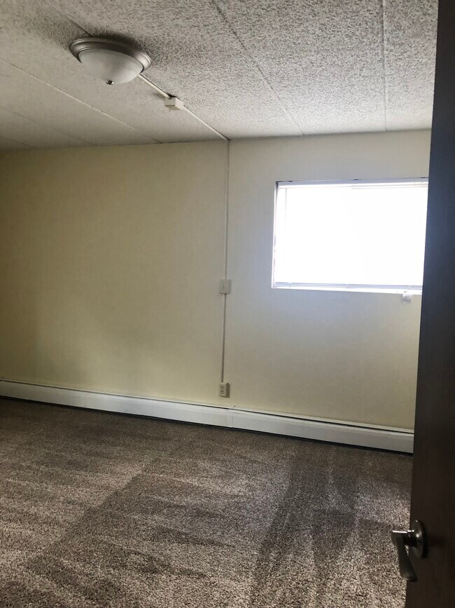 Building Photo - 304 4th St S