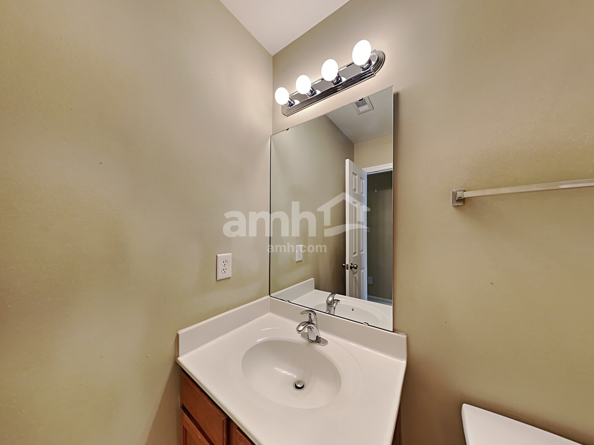 Building Photo - 5152 Chasteal Trl