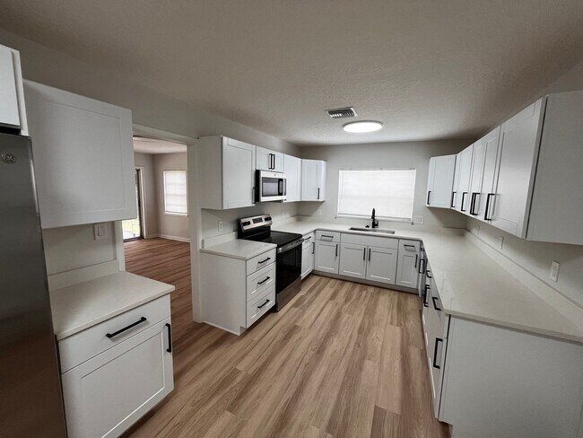 Building Photo - 1606 Overlake Ave