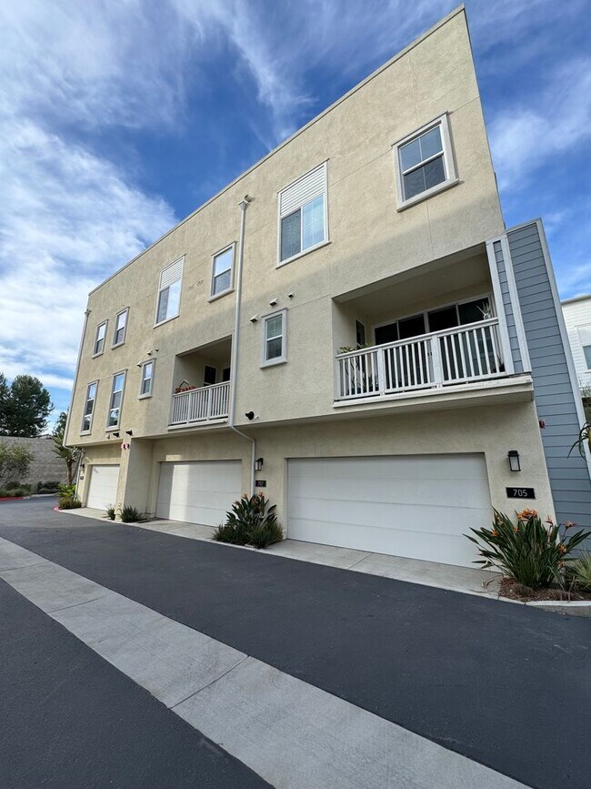 Building Photo - Modern Tri-Level Townhome Near Disneyland with Rooftop Patio
