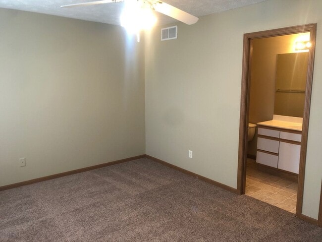 bedroom 2 with attached bath - 224 Crossing Dr