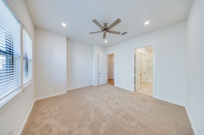 Building Photo - 3235 Home Ct