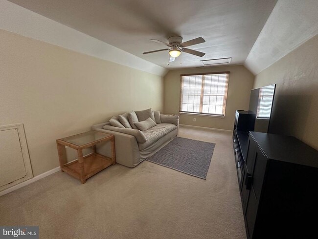 Building Photo - 28405 Pinehurst Cir