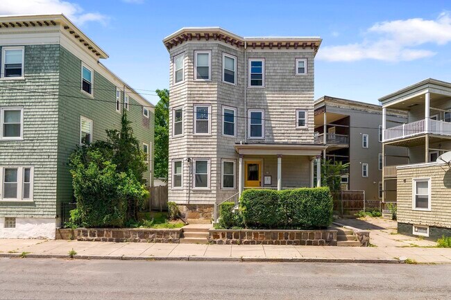 Building Photo - 86 Roseclair St