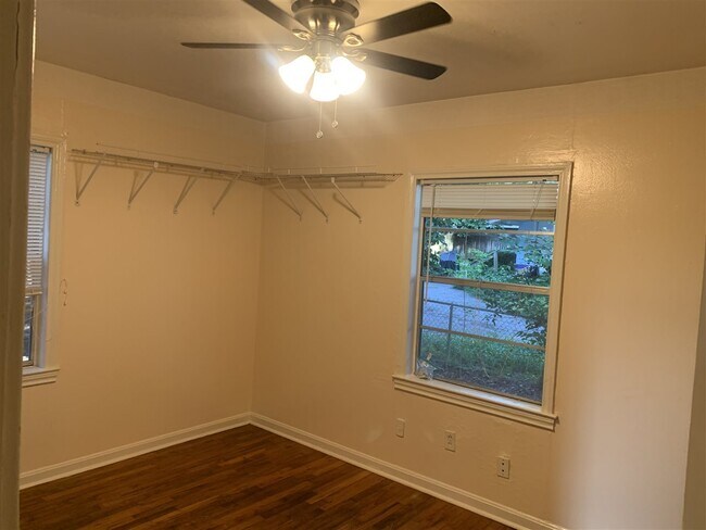 Building Photo - 1607 Jackson Bluff Rd