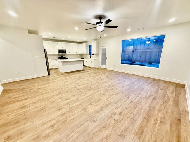 Building Photo - Three Bedroom Home in Desert Canyons