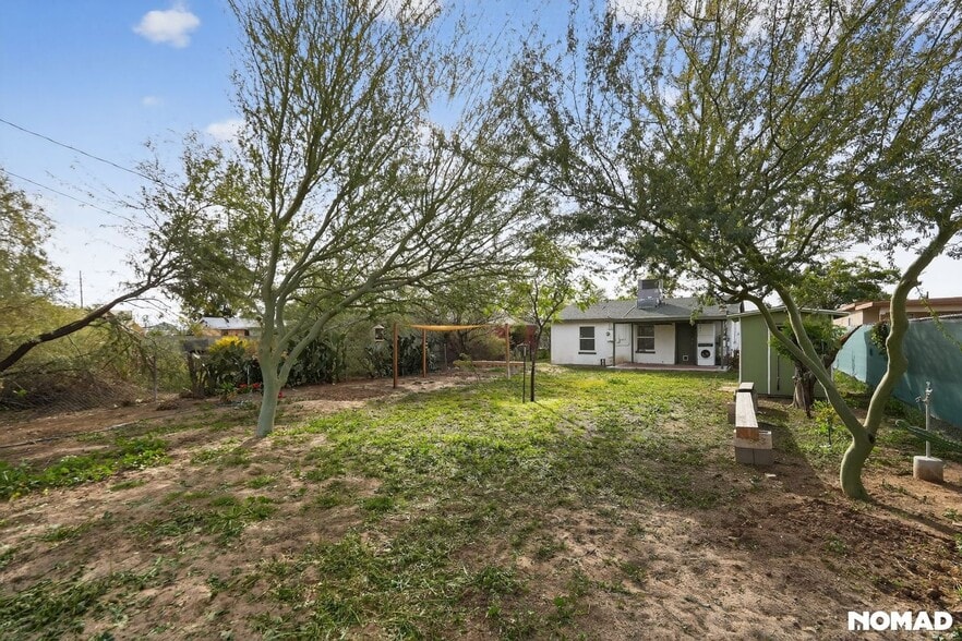 Building Photo - 1714 E Madison St