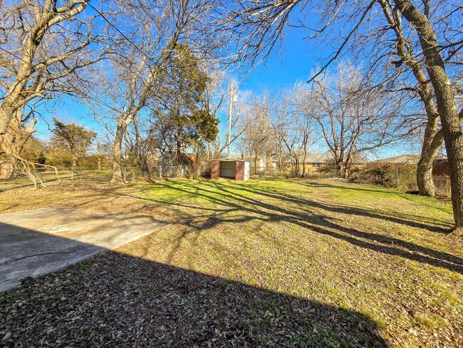 Building Photo - 3 Bedroom Home in Shawnee