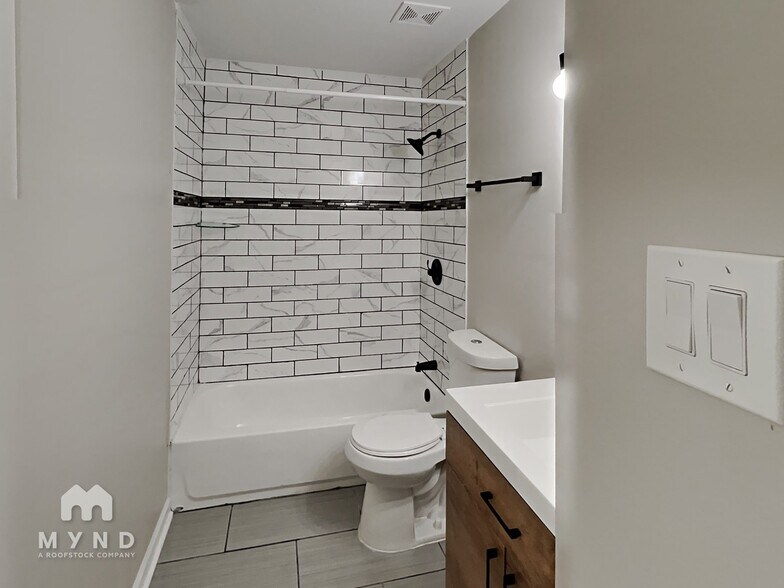 Building Photo - 5607 Maple Tree Dr