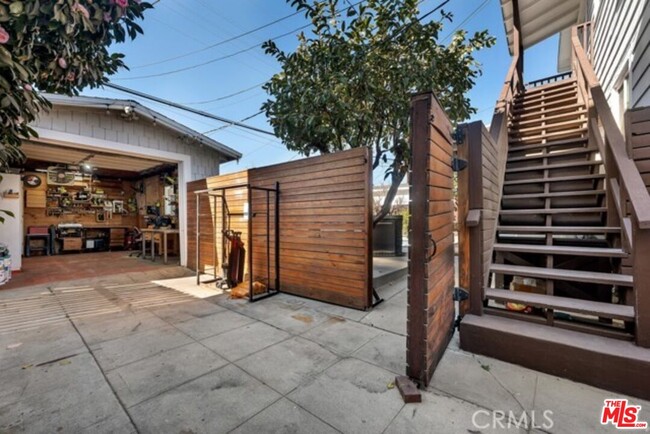 Building Photo - 119 S Hobart Blvd