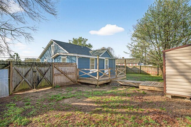 Building Photo - 240 E 5th Ave