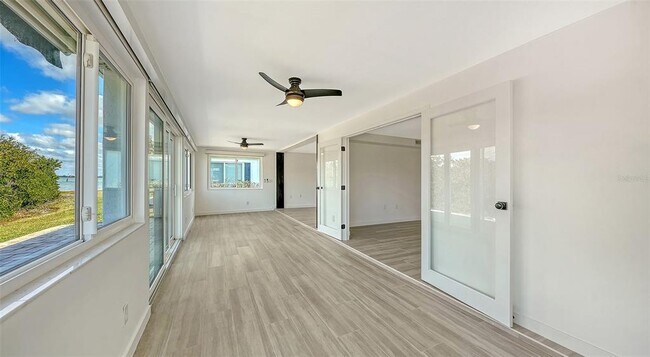 Building Photo - 909 Spanish Dr N