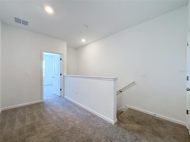 Building Photo - 331 Sol Vis Dr