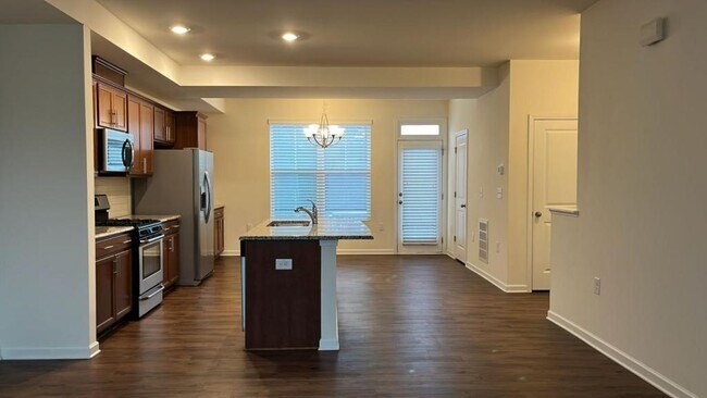 Building Photo - 425 Rhamkatte Rd
