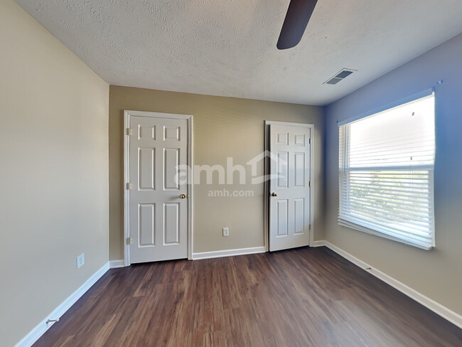 Building Photo - 2853 Park Knoll Dr