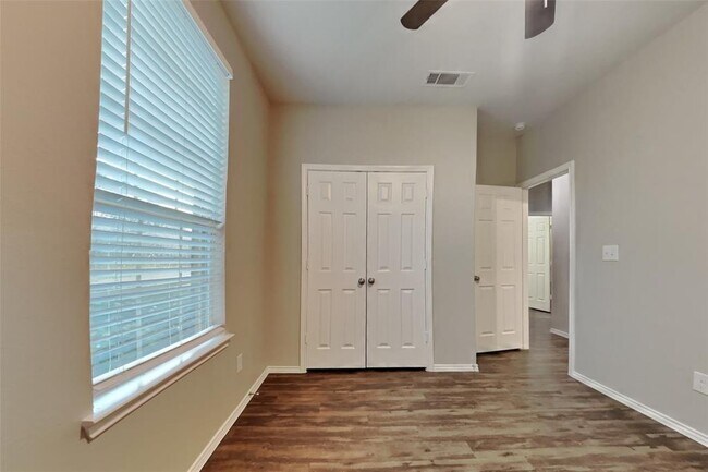 Building Photo - 2130 Lost Timbers Dr