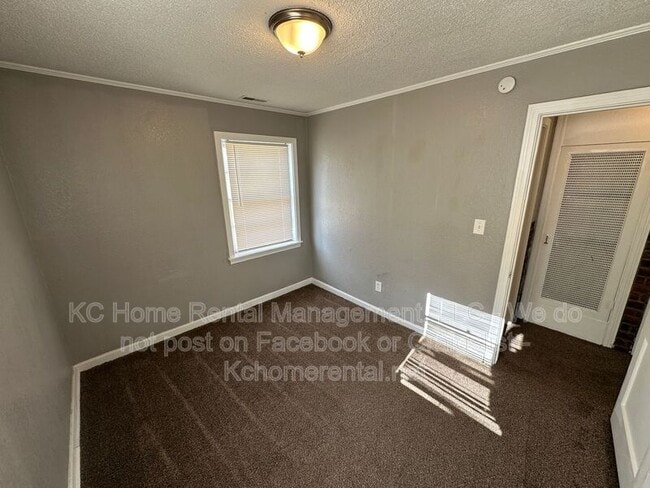 Building Photo - 8044 Wabash Ave