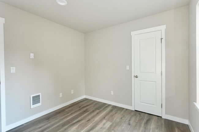 Building Photo - Charming Private 2BD/1BA DADU in Tacoma – $2,250/mo