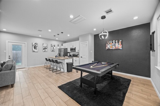 Building Photo - 7422 Mount St