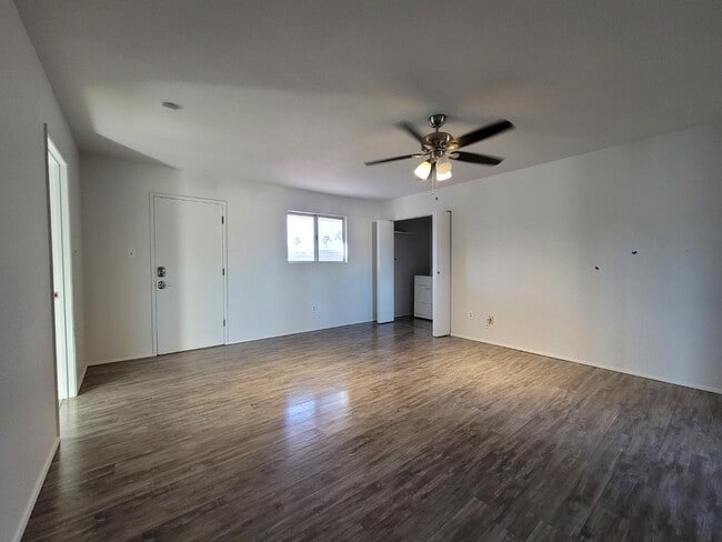 Building Photo - 3030 S Rainbow Ave