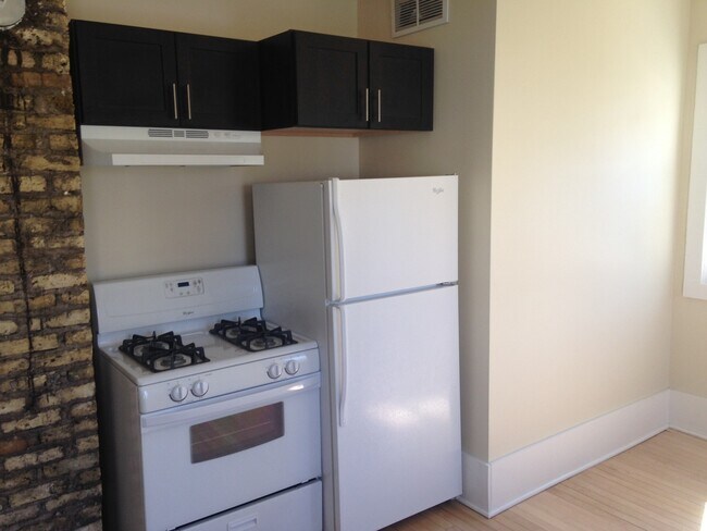 Building Photo - 2625 N Oakland Ave