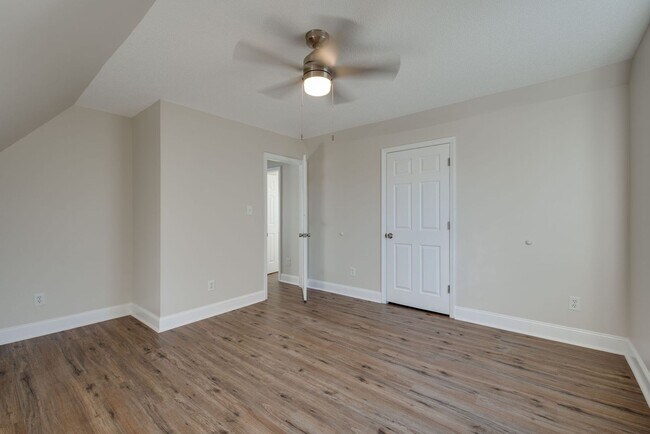 Building Photo - 1565 Petty St