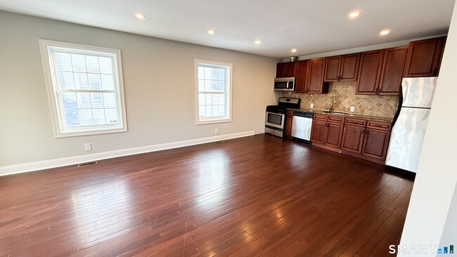 Building Photo - 271 Seaside Ave