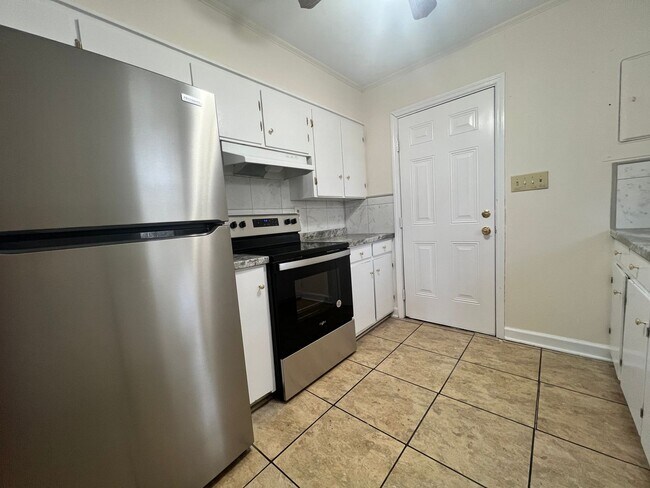 Building Photo - 3 bedroom home located off Neuse Blvd