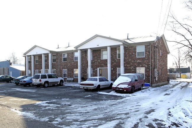 Building Photo - 904 Westview Dr